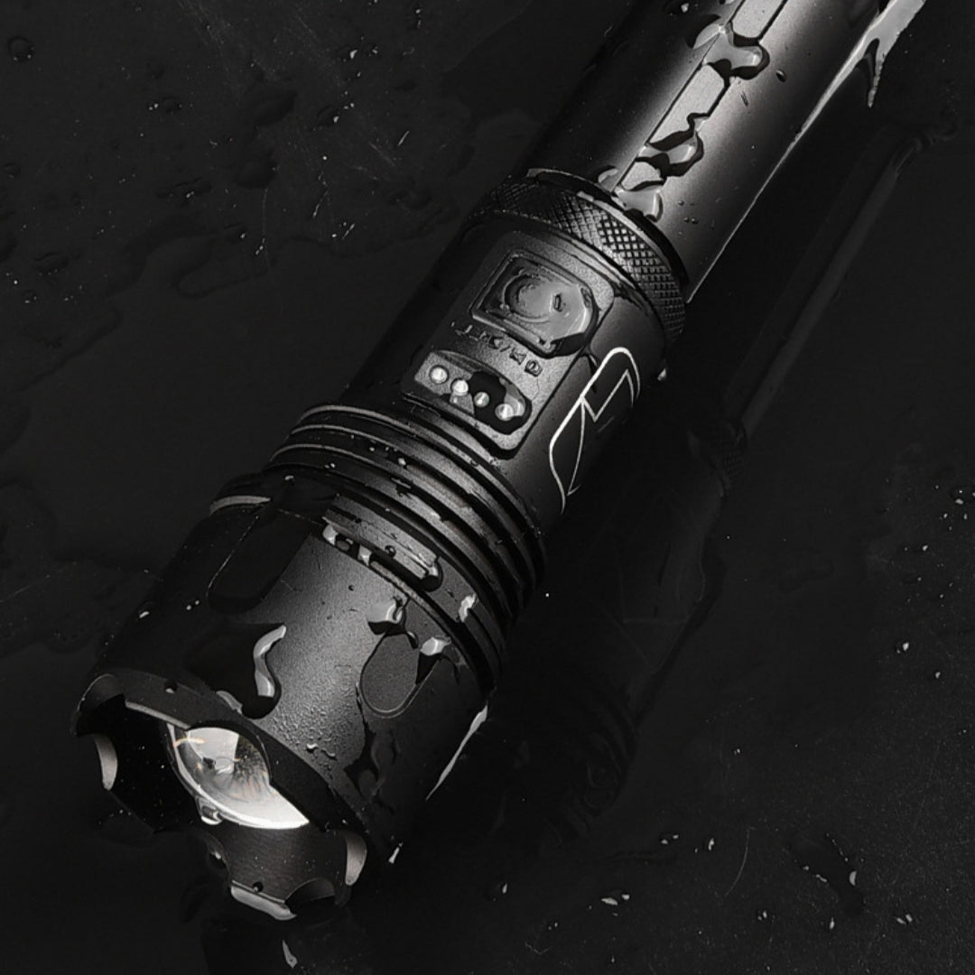New Rechargeable Focused Strong Outdoor Flashlight